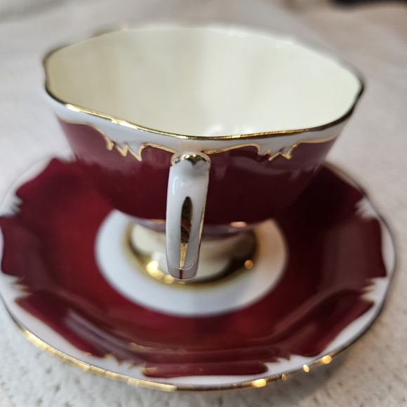 Royal Albert Crown Bone England China Teacup Saucer BURGUNDY White Gold Trim - Picture 10 of 16